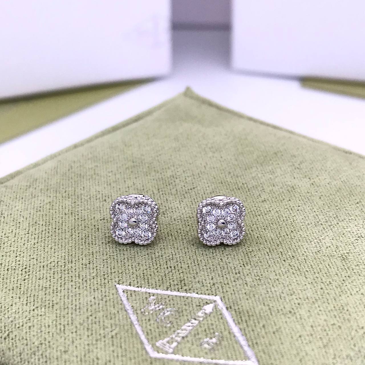 Серьги Van Cleef коллекционные BP-26223 Серьги Van Cleef коллекционные BP-26223