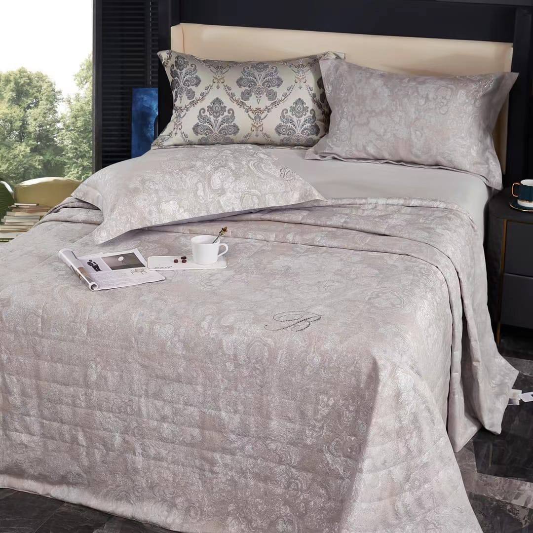 Покрывало и две наволочки Blumarine BP-27934 Покрывало и две наволочки Blumarine BP-27934