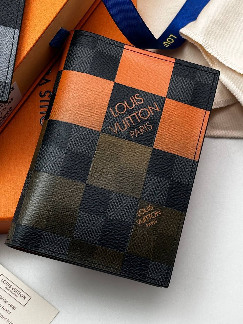 Многоцветная обложка для паспорта Louis Vuitton BP-32246 Многоцветная обложка для паспорта Louis Vuitton BP-32246