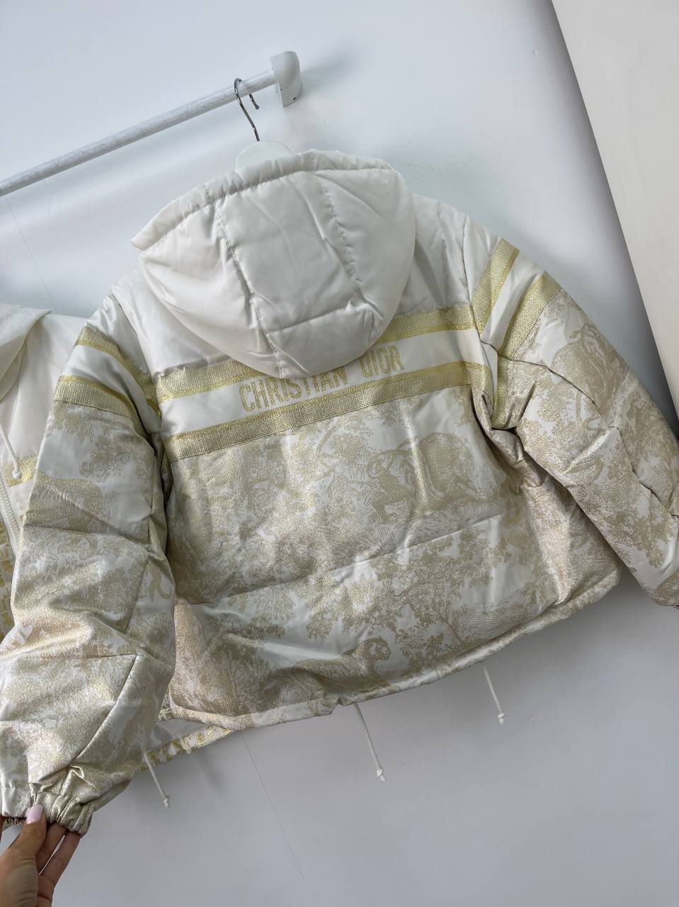 Трендовый пуховик Christian Dior BP-19155 Трендовый пуховик Christian Dior BP-19155