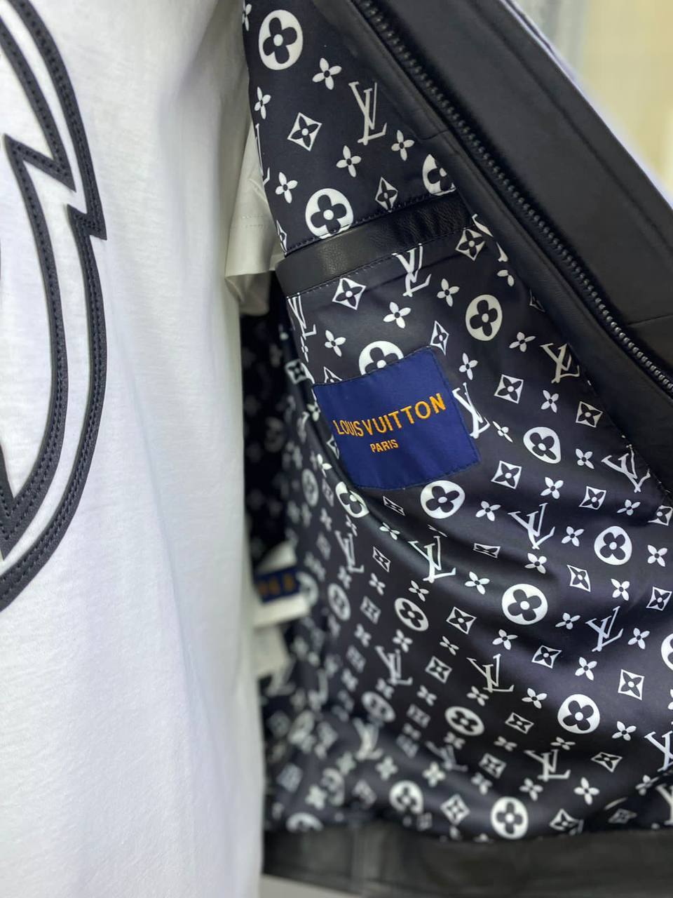 Куртка с гравировкой черная Louis Vuitton BP-36312 Куртка с гравировкой черная Louis Vuitton BP-36312