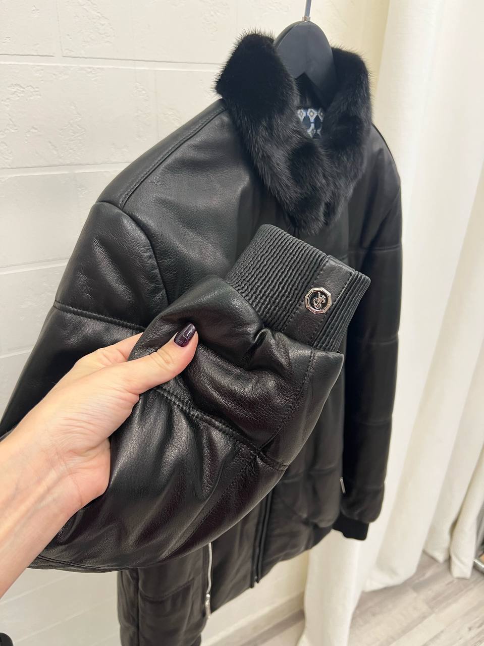 Кожаная куртка с меховой отделкой Stefano Ricci BP-43189 Кожаная куртка с меховой отделкой Stefano Ricci BP-43189