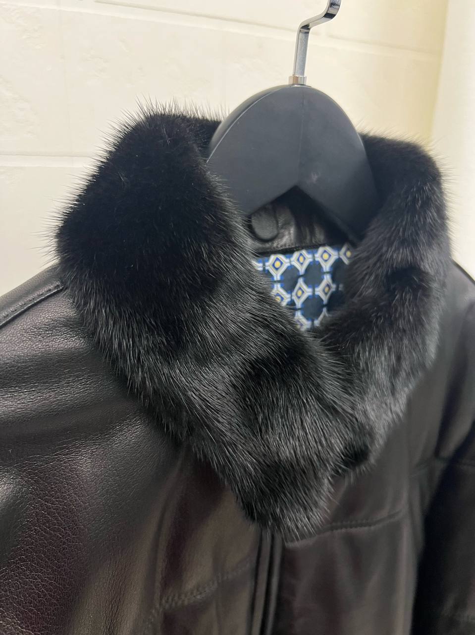 Кожаная куртка с меховой отделкой Stefano Ricci BP-43189 Кожаная куртка с меховой отделкой Stefano Ricci BP-43189