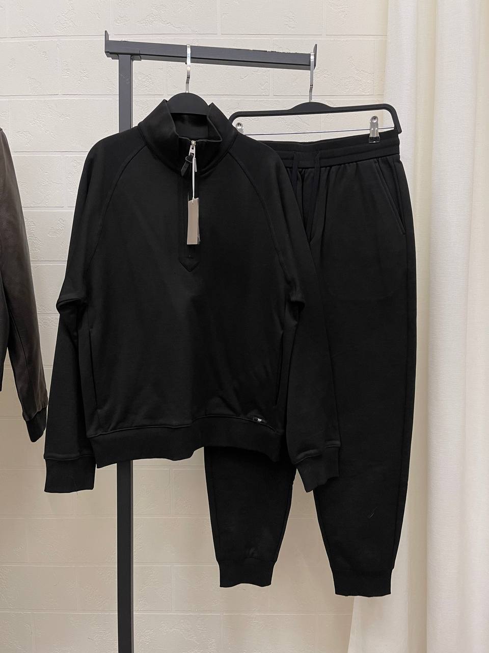 Спортивный костюм Tom Ford BP-46160 Спортивный костюм Tom Ford BP-46160