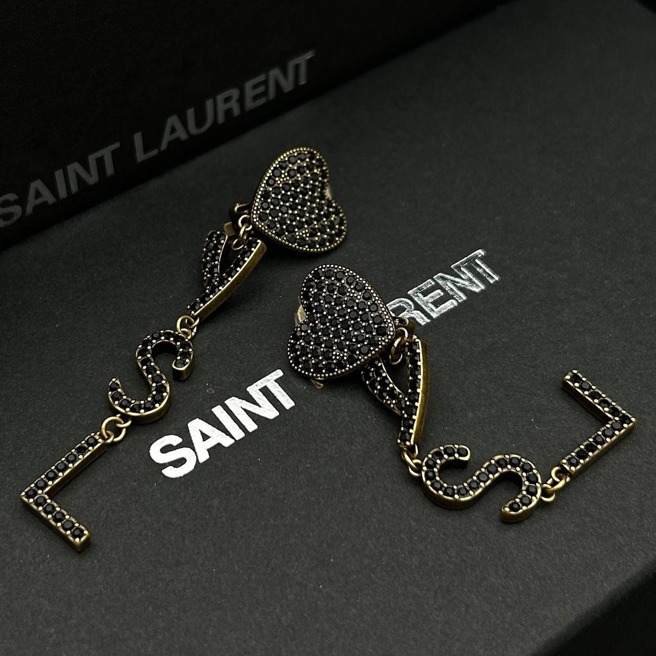 Эксклюзивные серьги-клипсы Yves Saint Laurent BP-52298 Эксклюзивные серьги-клипсы Yves Saint Laurent BP-52298