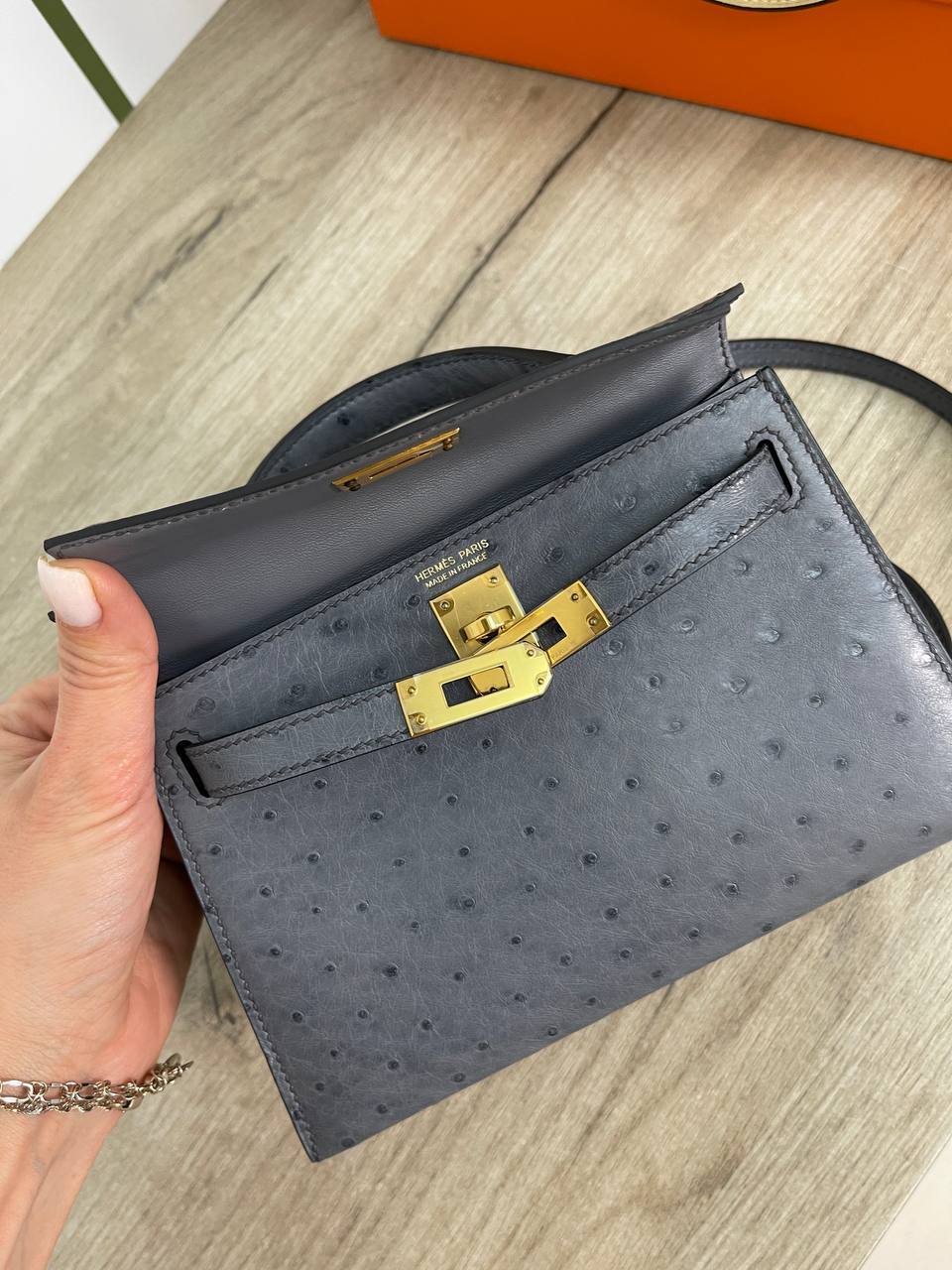 Трендовая сумка Kelly мини женская из кожи Ostrich, Hermes BP-25976 Трендовая сумка Kelly мини женская из кожи Ostrich, Hermes BP-25976