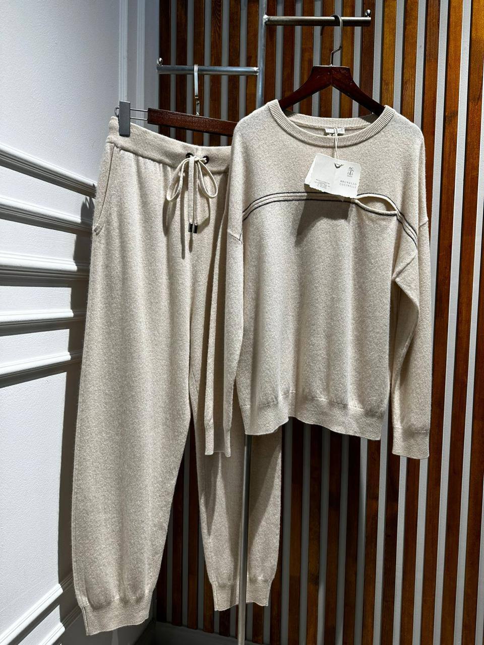 Коллекционный женский костюм BC BP-43418 Коллекционный женский костюм BC BP-43418