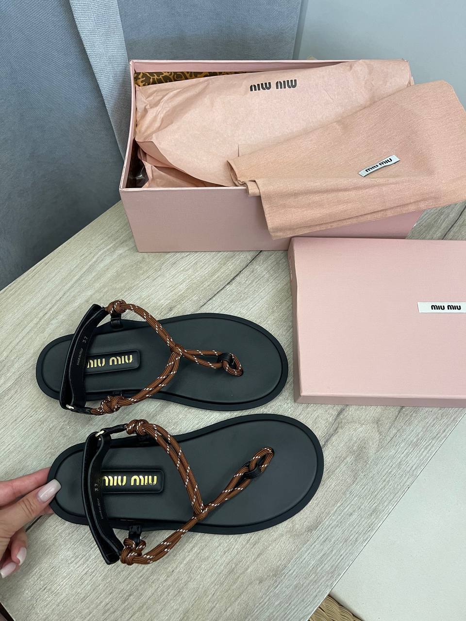 Трендовые сандалии Miu Miu BP-51506 Трендовые сандалии Miu Miu BP-51506