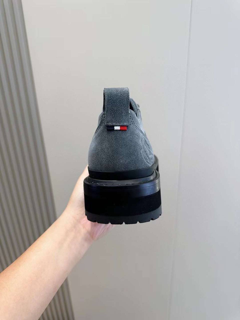 Лимитированные ботинки замшевые серые Moncler BP-191241 Лимитированные ботинки замшевые серые Moncler BP-191241