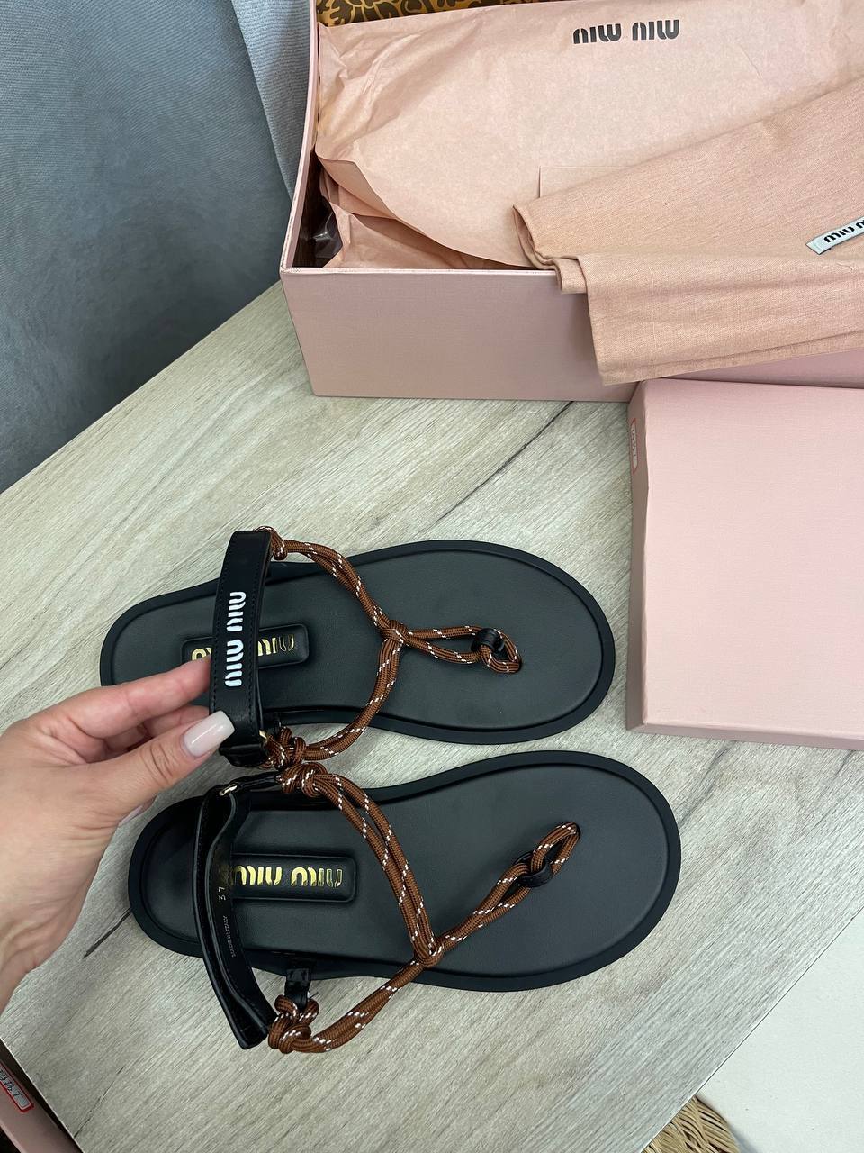 Трендовые сандалии Miu Miu BP-51506 Трендовые сандалии Miu Miu BP-51506