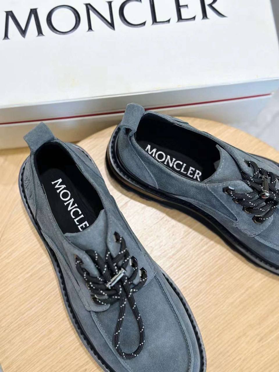 Лимитированные ботинки замшевые серые Moncler BP-191241 Лимитированные ботинки замшевые серые Moncler BP-191241