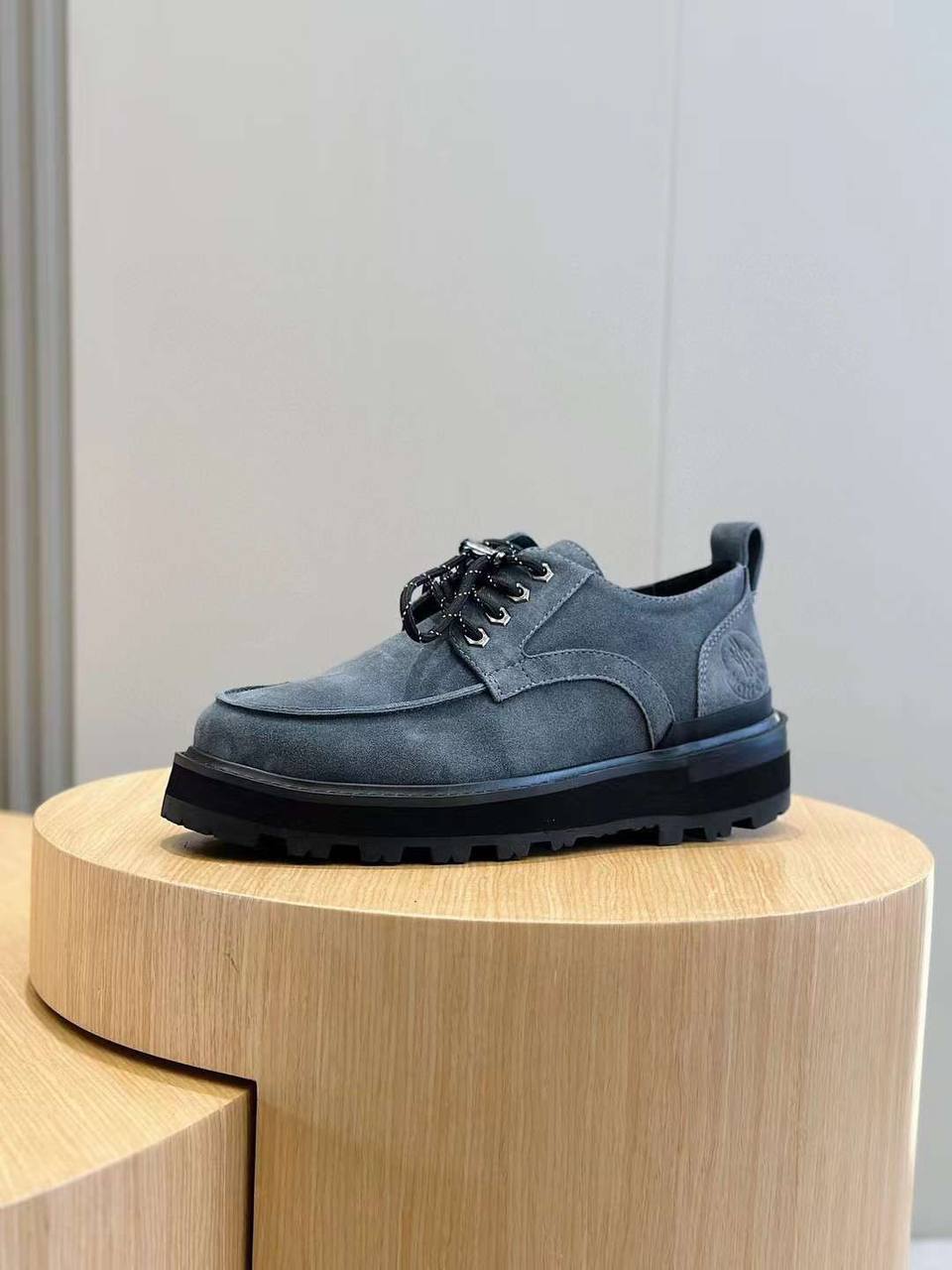 Лимитированные ботинки замшевые серые Moncler BP-191241 Лимитированные ботинки замшевые серые Moncler BP-191241