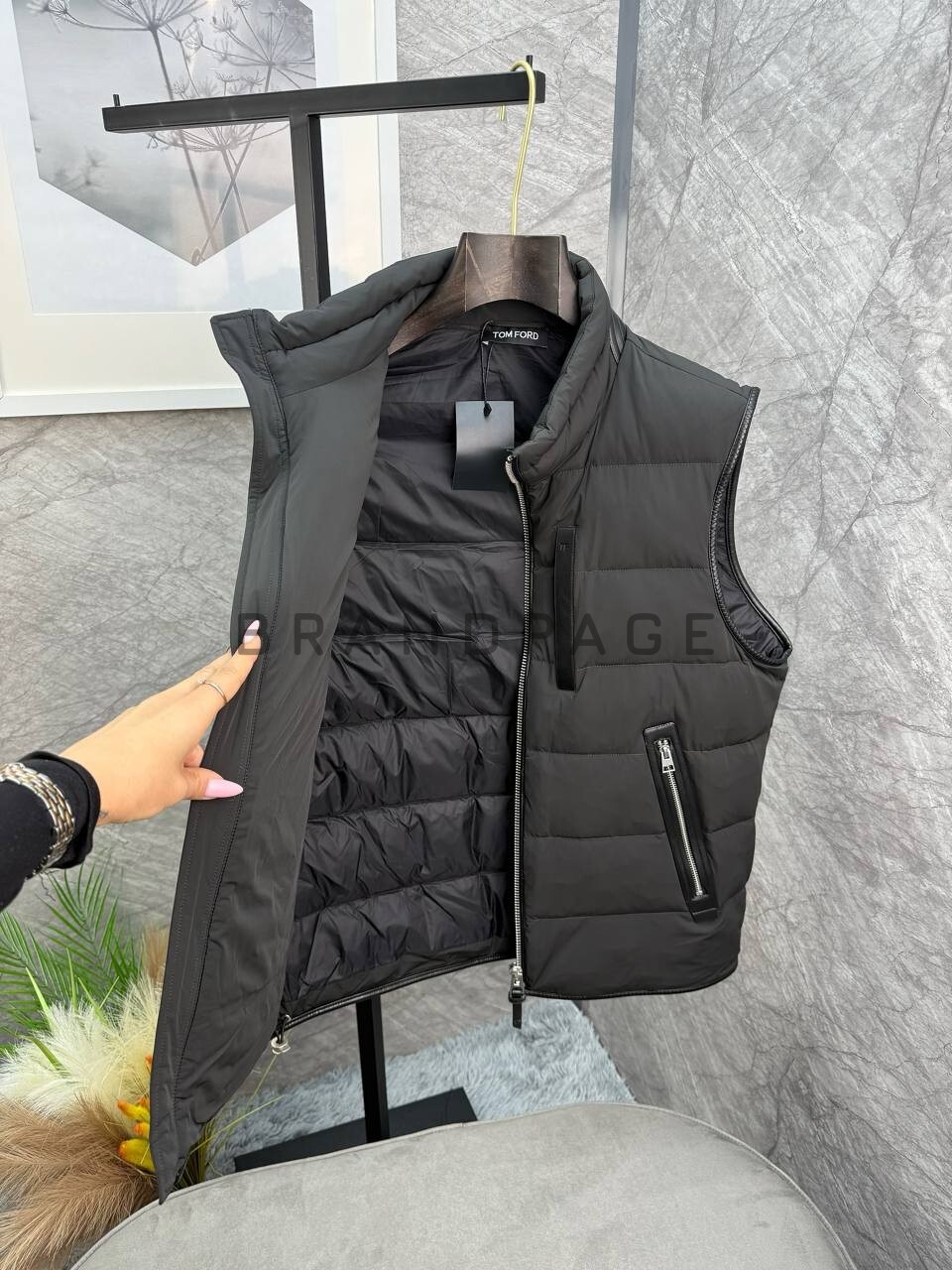 Жилет нейлоновый Tom Ford BPLUX5593 Жилет нейлоновый Tom Ford BPLUX5593