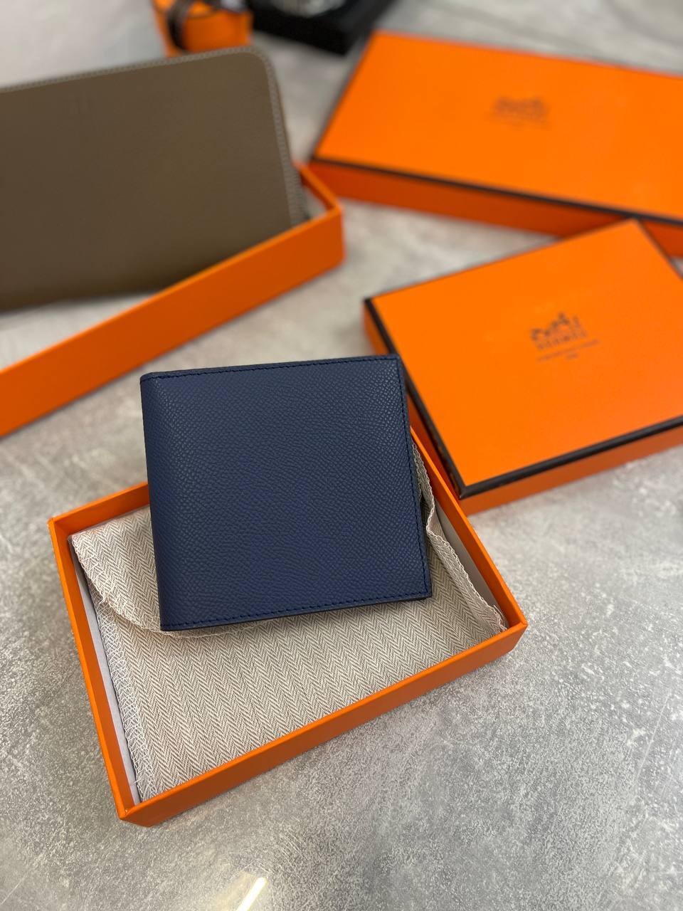 Коллекционное портмоне Hermes Citizen Twill Compact Men Hermes BP-42414 Коллекционное портмоне Hermes Citizen Twill Compact Men Hermes BP-42414