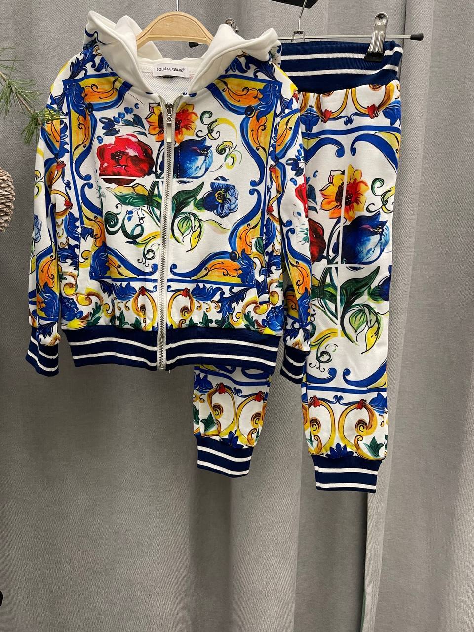 Костюм спортивный Dolce & Gabbana уникальный BP-44595 Костюм спортивный Dolce & Gabbana уникальный BP-44595