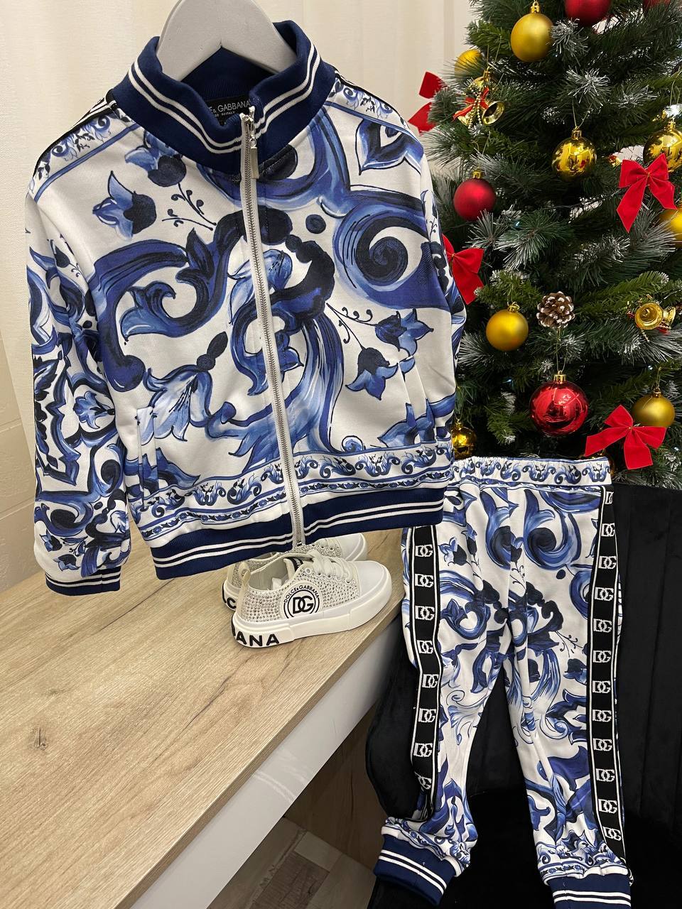 Костюм спортивный Dolce & Gabbana стильный BP-44593 Костюм спортивный Dolce & Gabbana стильный BP-44593