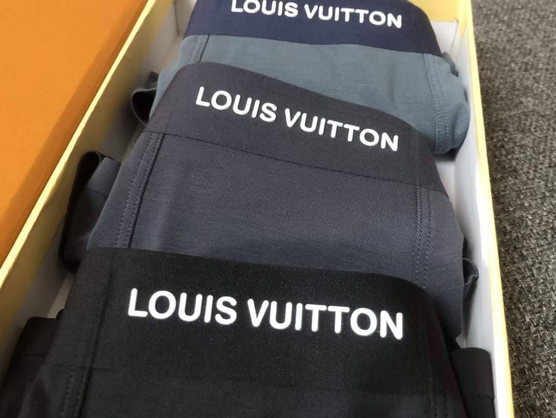 Комплект боксеров на три пары Louis Vuitton BP-35529 Комплект боксеров на три пары Louis Vuitton BP-35529