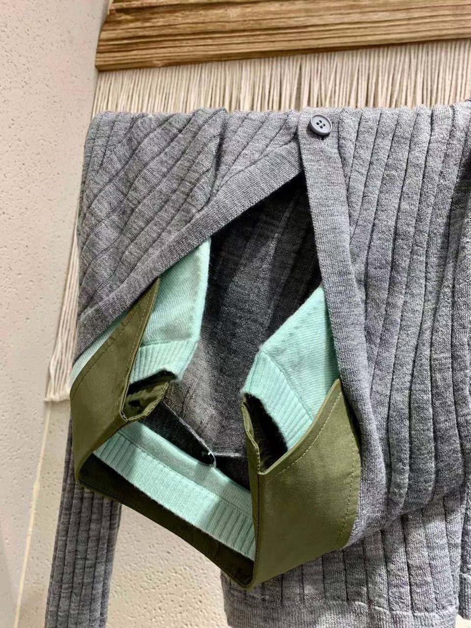 Трендовое поло Prada BP-42442 Трендовое поло Prada BP-42442