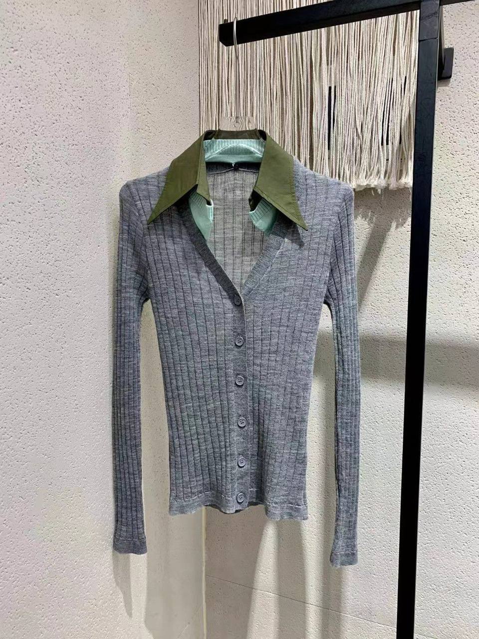 Трендовое поло Prada BP-42442 Трендовое поло Prada BP-42442