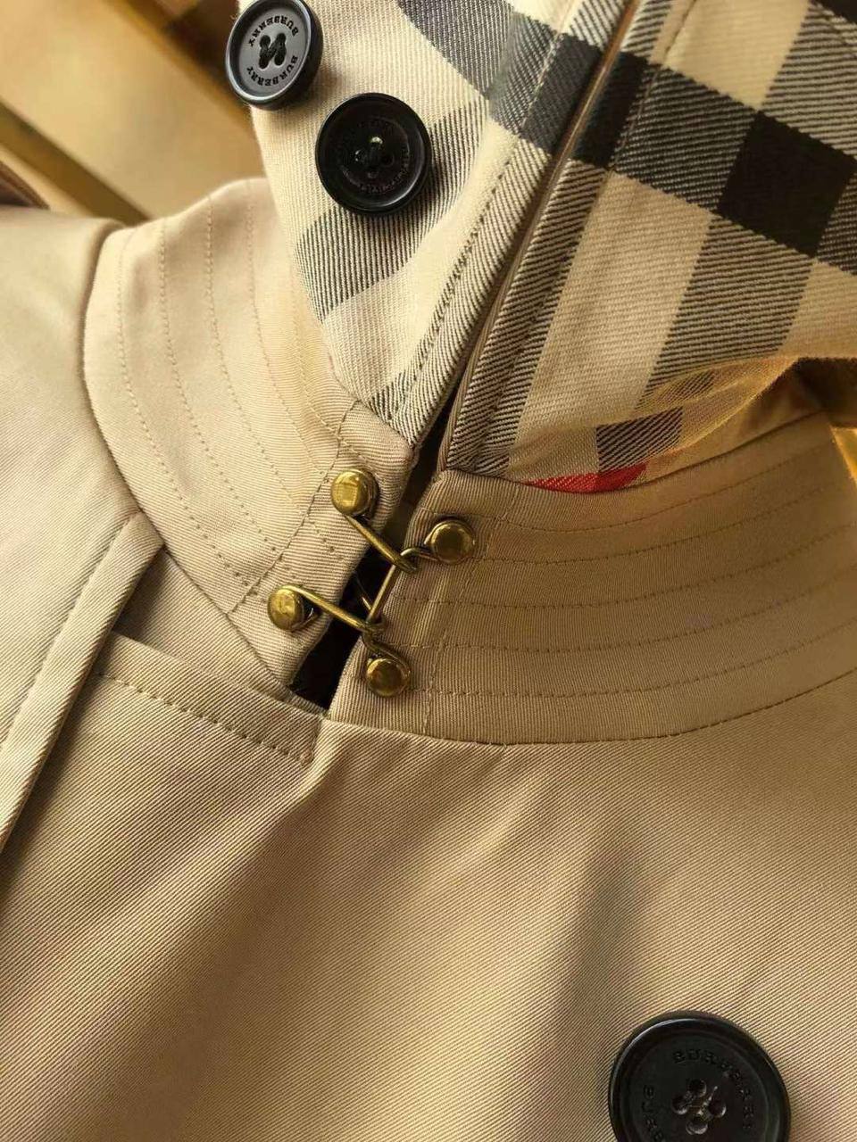 Тренч светло-бежевый Burberry на пуговицах BP-53712 Тренч светло-бежевый Burberry на пуговицах BP-53712