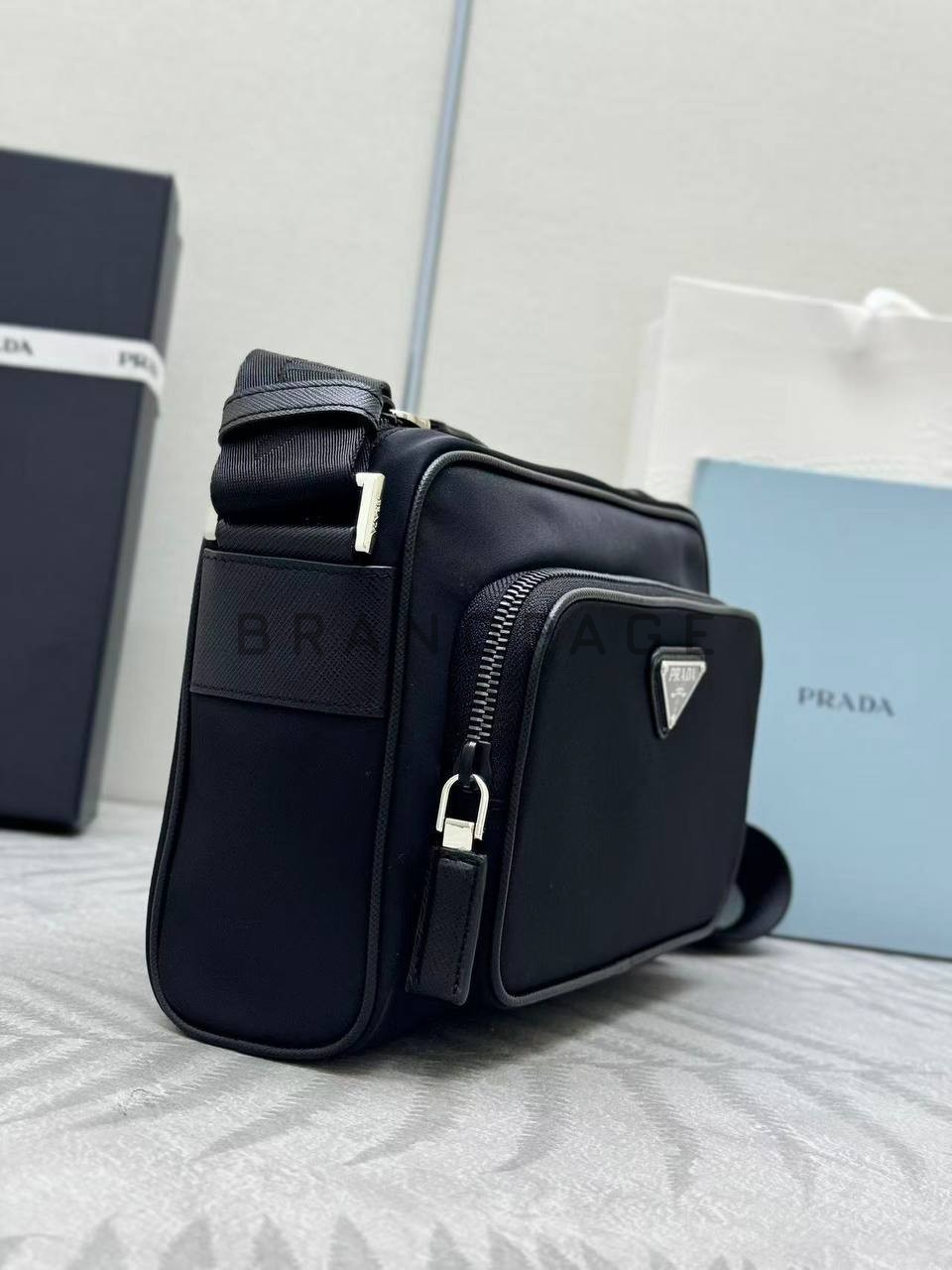 Сумка через плечо из нейлона Prada Сумка через плечо из нейлона Prada