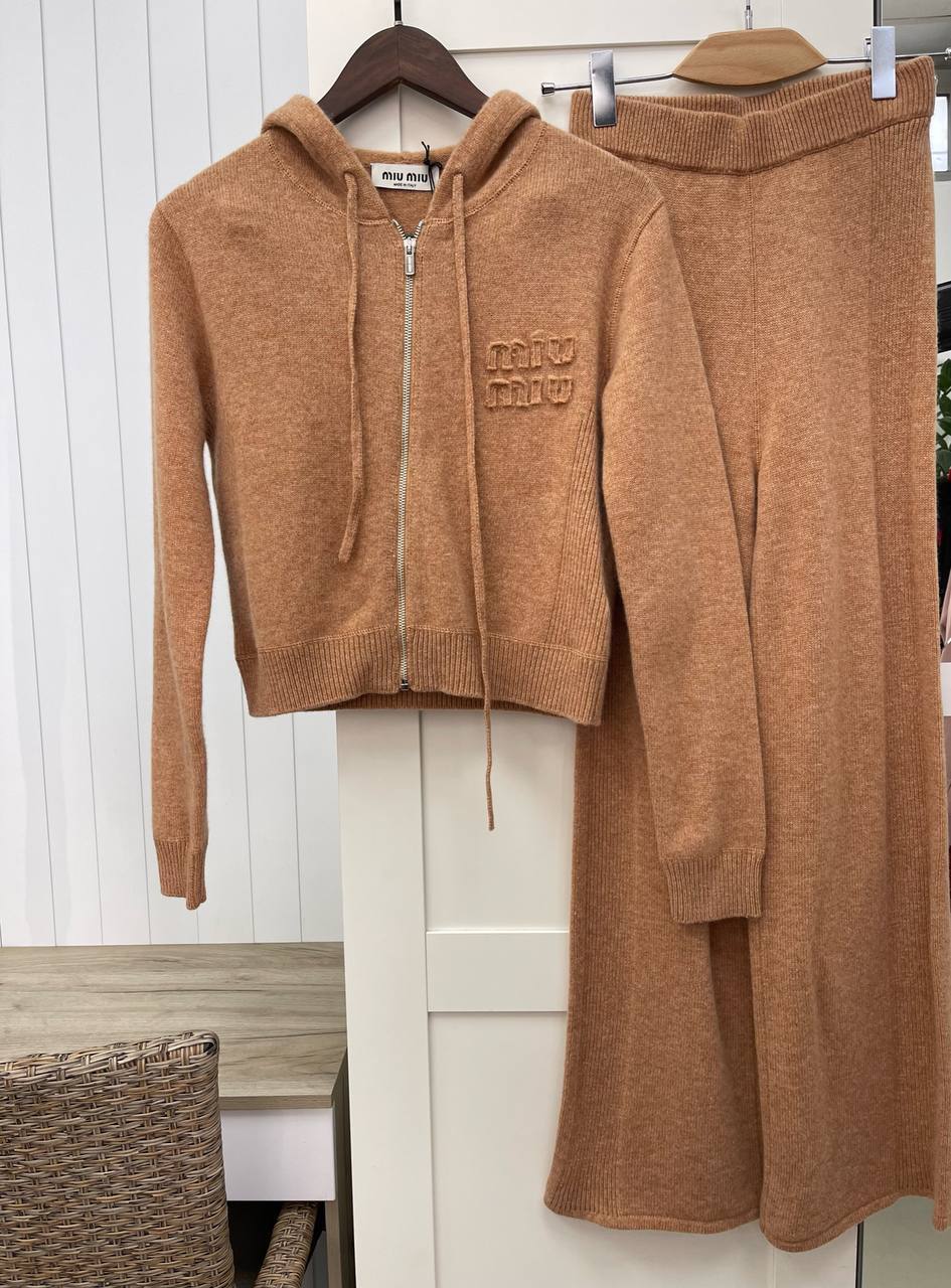 Костюм женский повседневный Miu Miu BP-26070 Костюм женский повседневный Miu Miu BP-26070