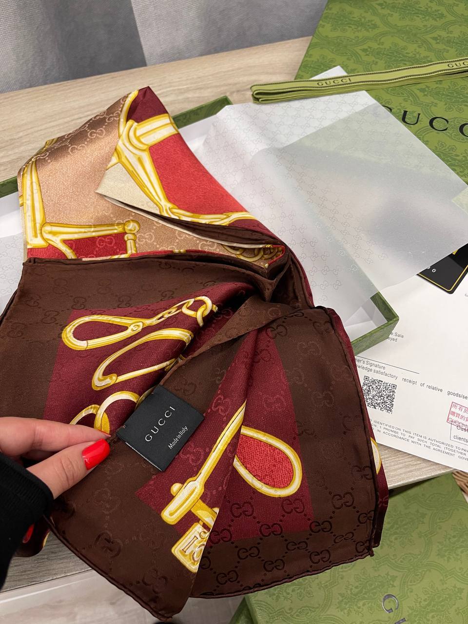 Платок Gucci BP-46490 коллекционный Платок Gucci BP-46490 коллекционный