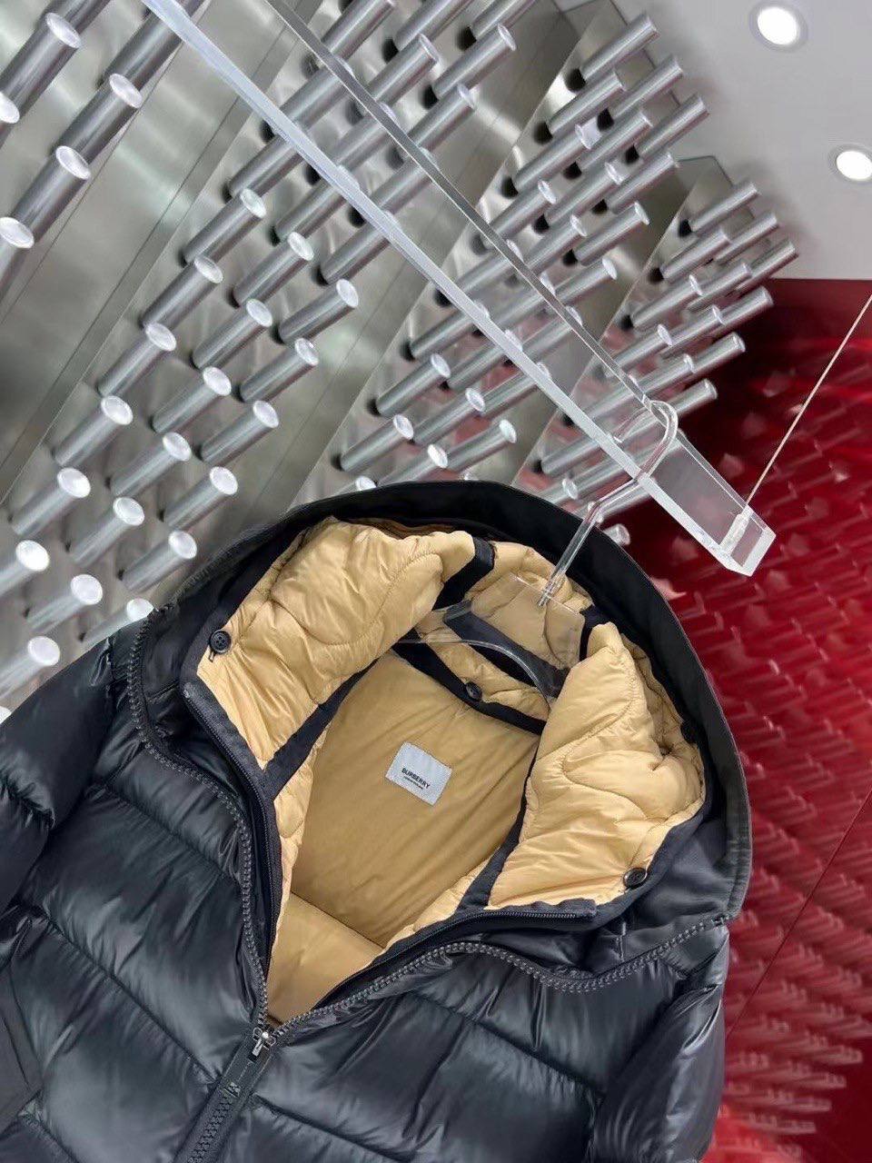 Пуховик Burberry BP-20393 стильный Пуховик Burberry BP-20393 стильный