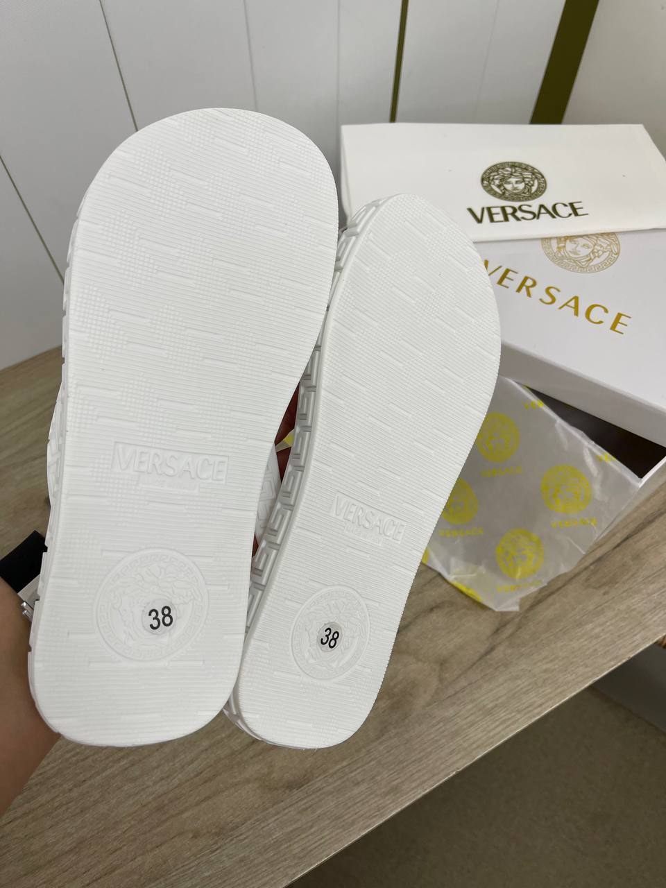 Дизайнерские шлепанцы Versace BP-35409 Дизайнерские шлепанцы Versace BP-35409