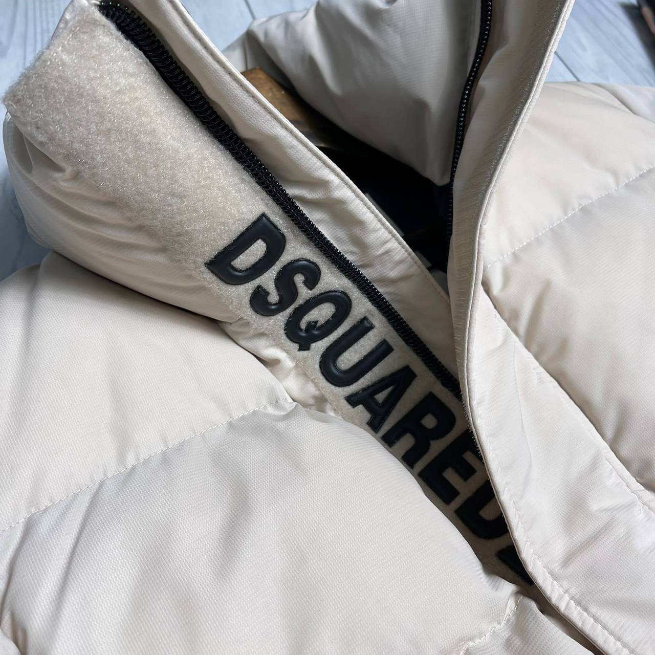 Пуховик повседневный Dsquared BP-21770 Пуховик повседневный Dsquared BP-21770