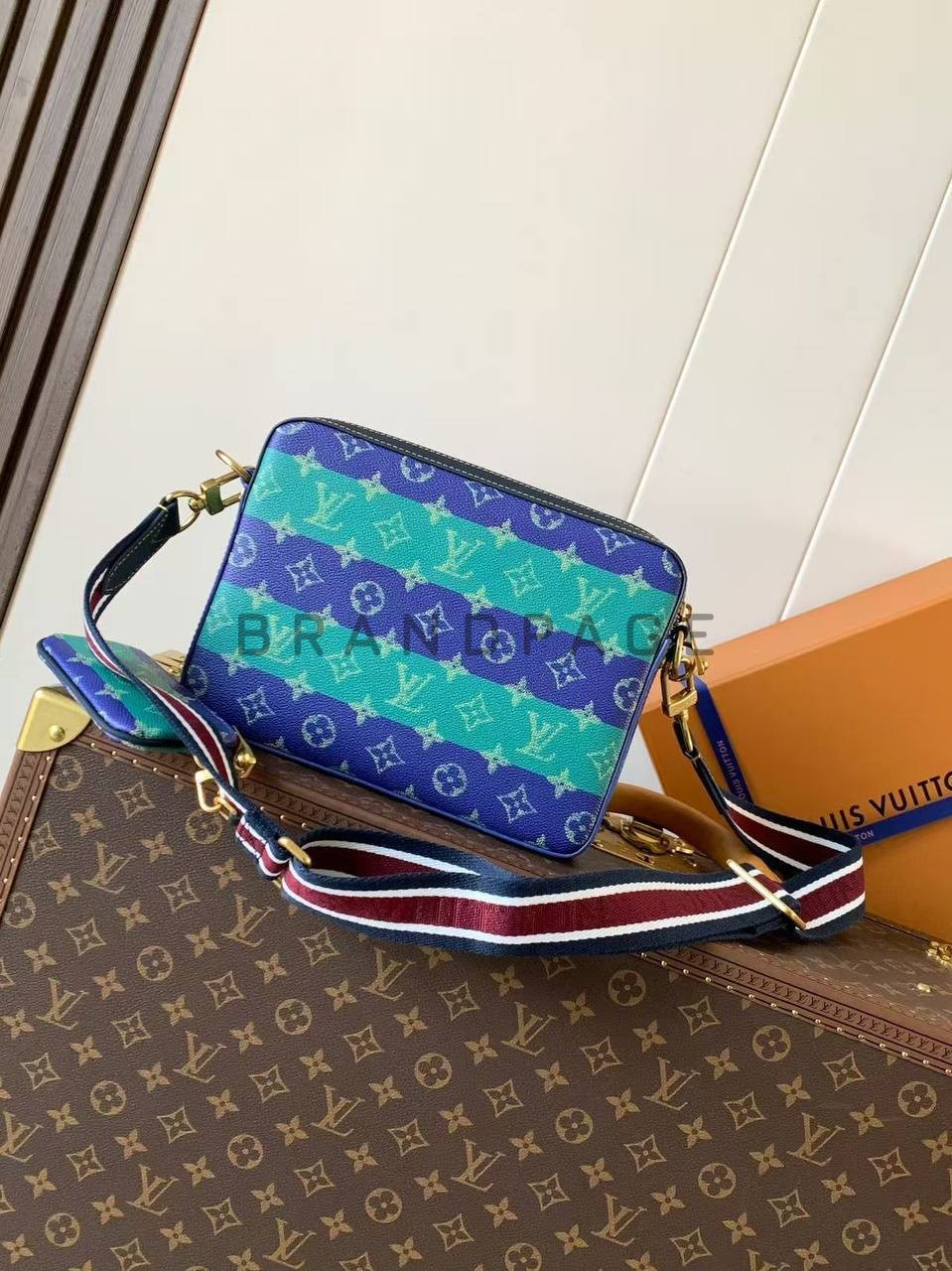 Клатч из вощенной канвы Louis Vuitton BPLUX13193