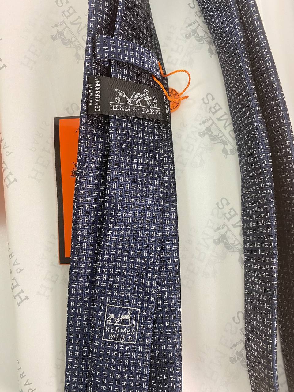 Hermes BP-28118 лимитированный галстук Hermes BP-28118 лимитированный галстук