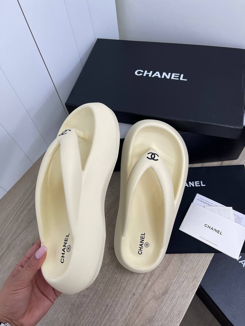 Коллекционные шлепанцы Chanel BP-37347 Коллекционные шлепанцы Chanel BP-37347