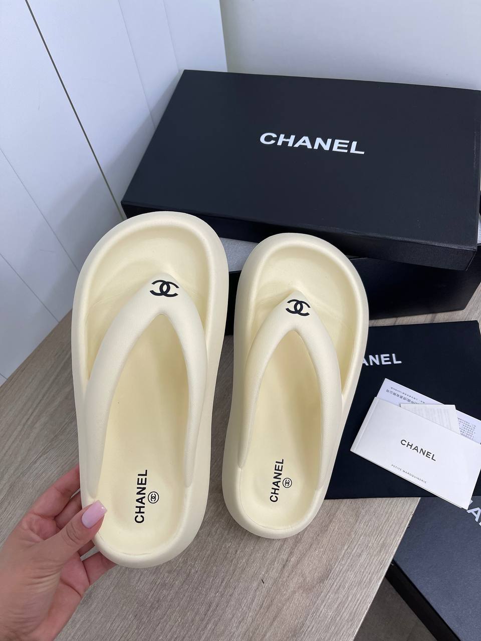 Коллекционные шлепанцы Chanel BP-37347 Коллекционные шлепанцы Chanel BP-37347