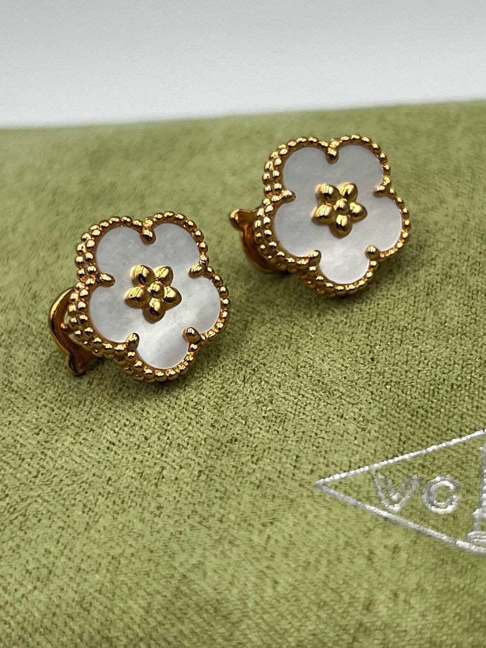 Серьги лимитированные Van Cleef BP-45885 Серьги лимитированные Van Cleef BP-45885