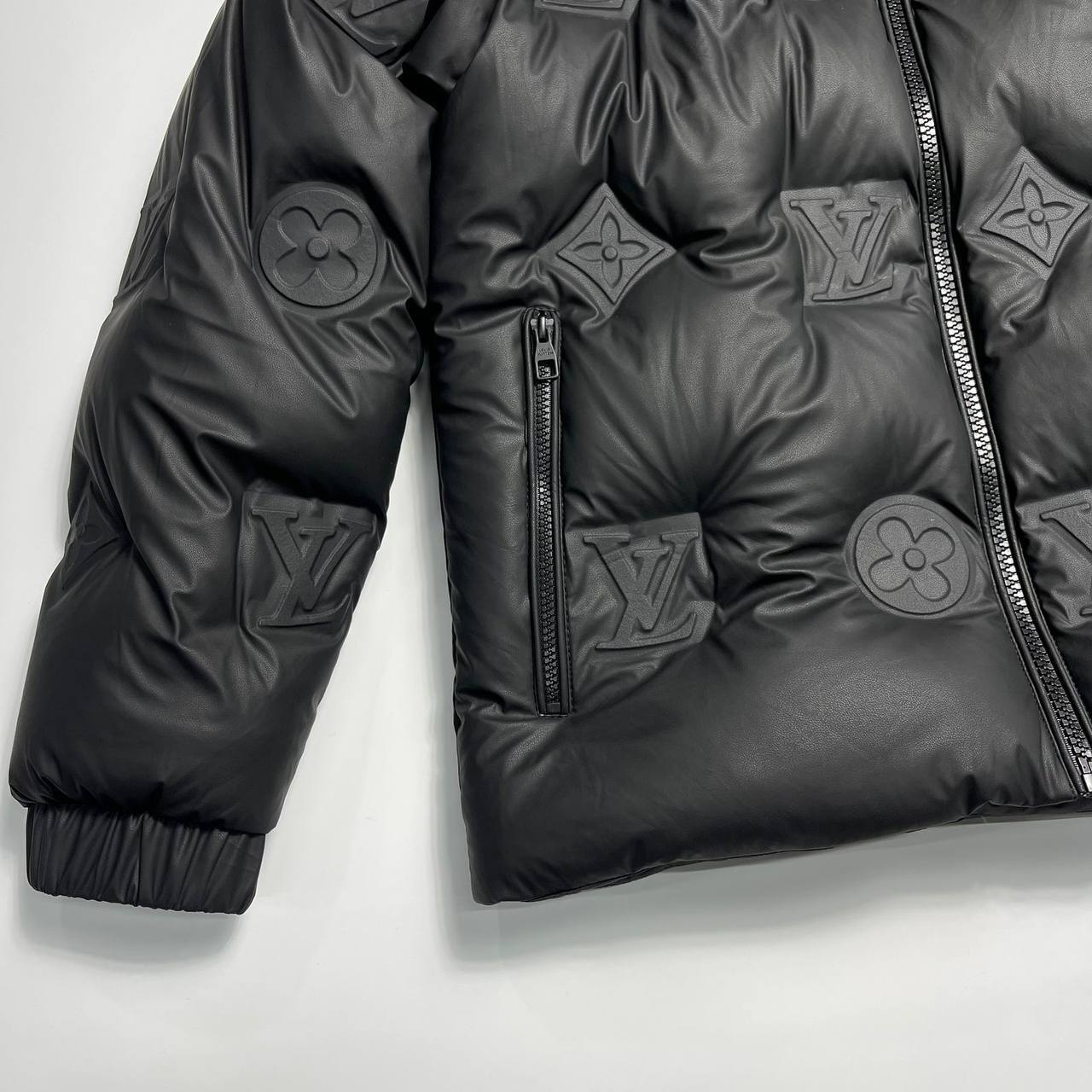 Повседневный пуховик Louis Vuitton BP-45275 Повседневный пуховик Louis Vuitton BP-45275