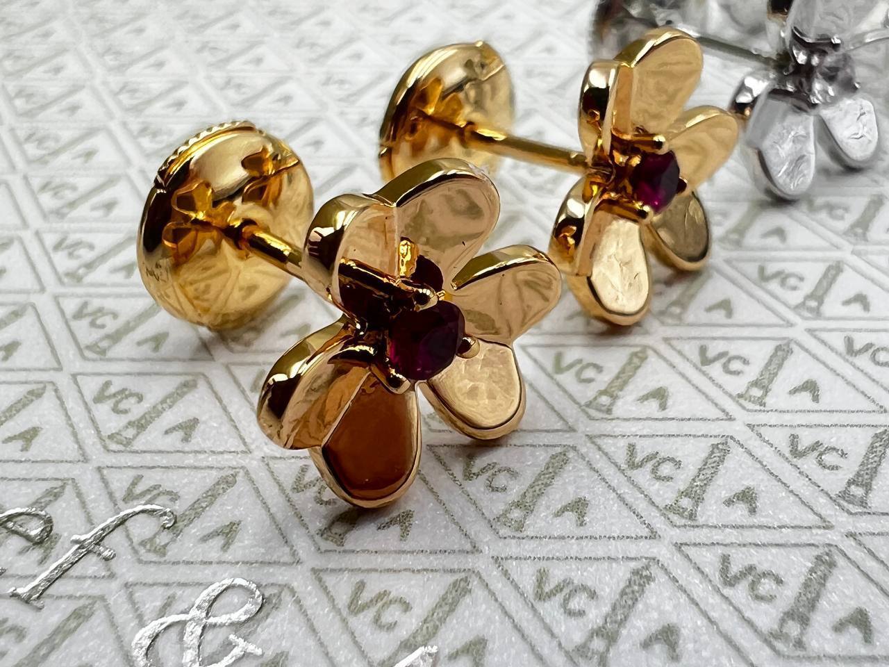 Трендовые серьги Van Cleef BP-47789 Трендовые серьги Van Cleef BP-47789