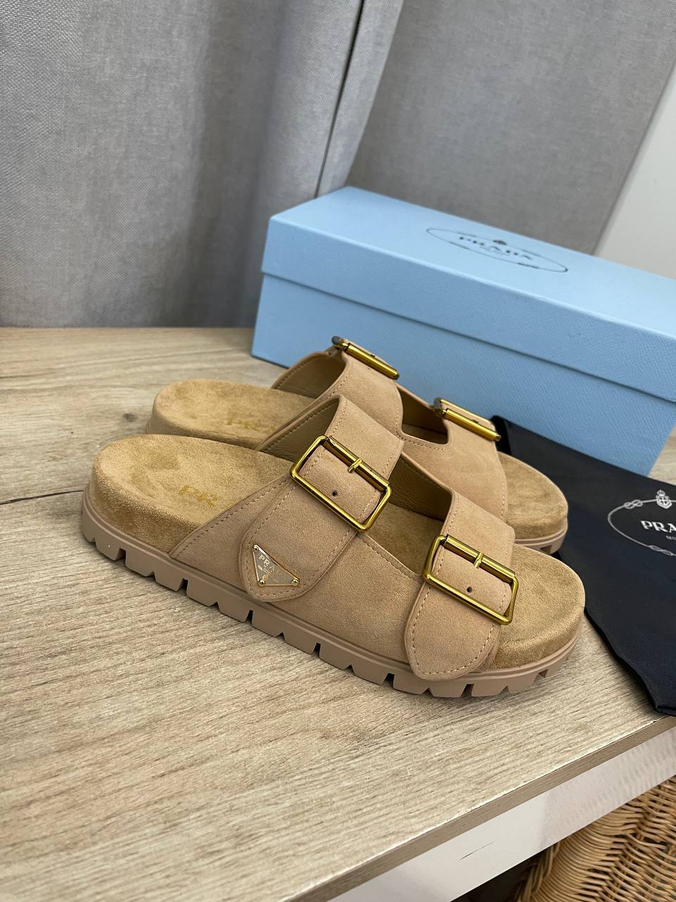 Дизайнерские шлепанцы Prada BP-52006 Дизайнерские шлепанцы Prada BP-52006