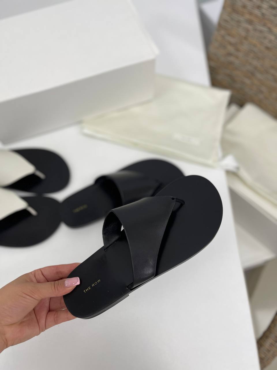Повседневные шлёпанцы The Row BP-36232 Повседневные шлёпанцы The Row BP-36232