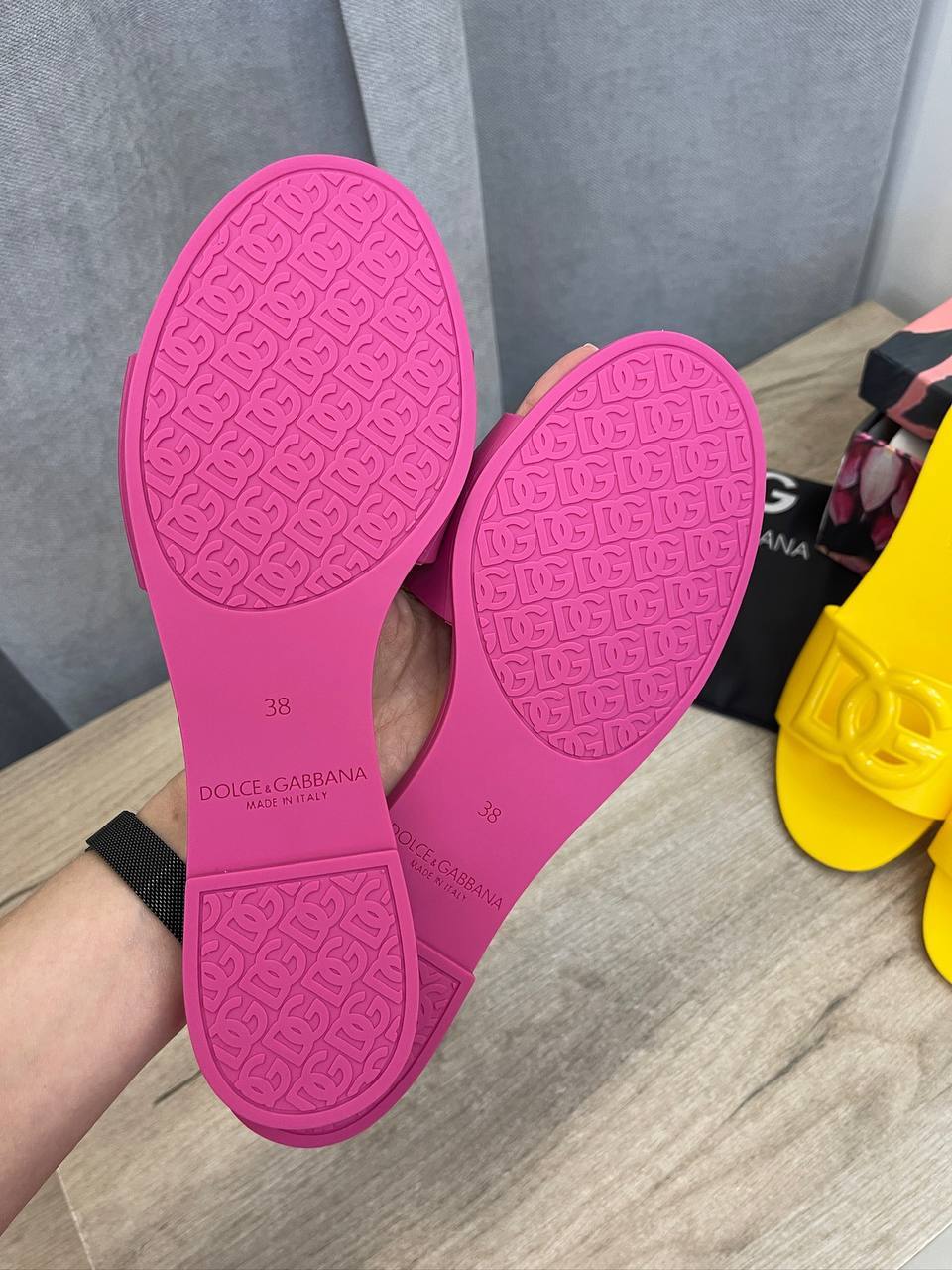 Трендовые шлепанцы Dolce & Gabbana BP-51205 Трендовые шлепанцы Dolce & Gabbana BP-51205