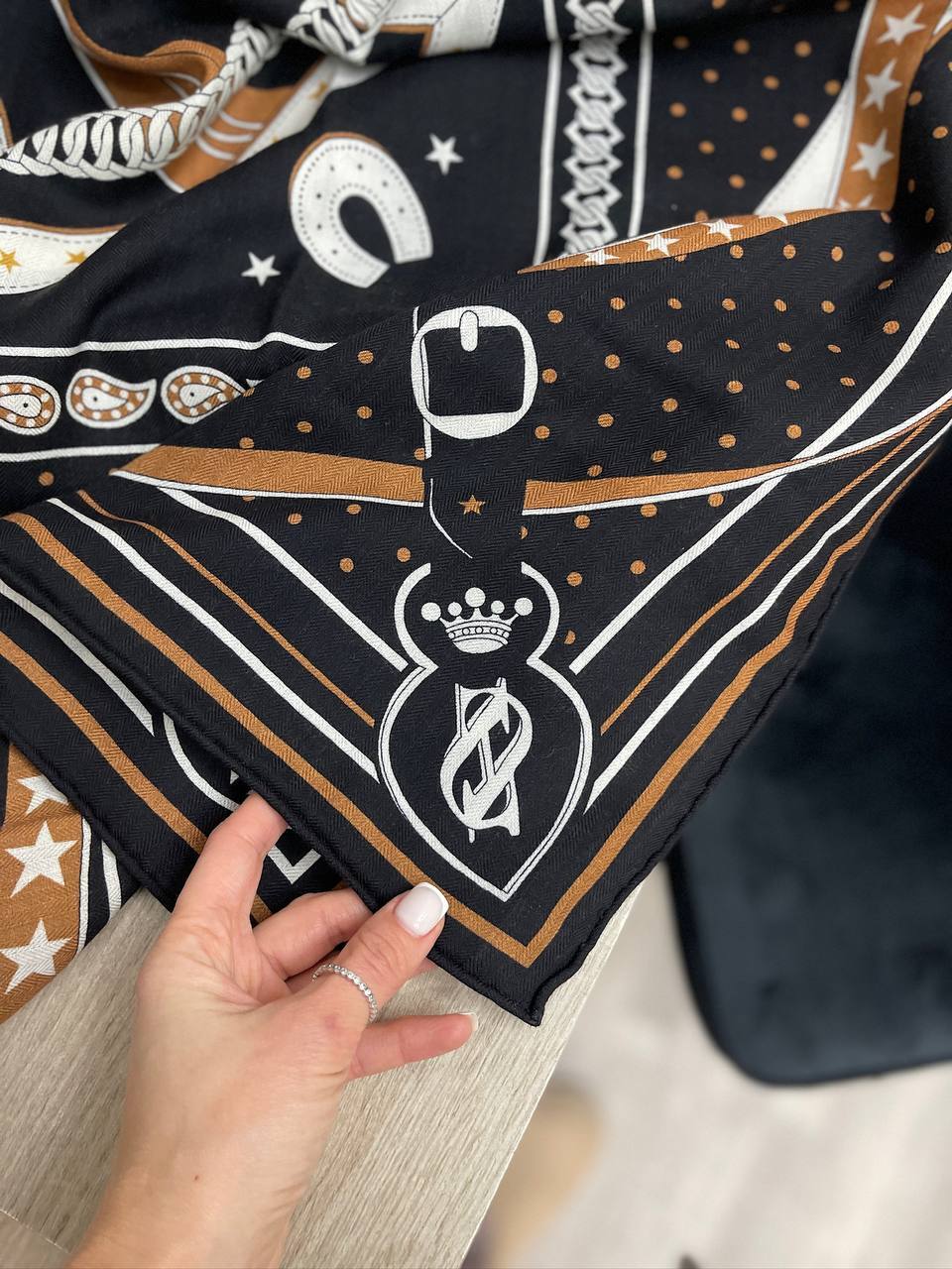 Коллекционный платок Hermes BP-43794 Коллекционный платок Hermes BP-43794