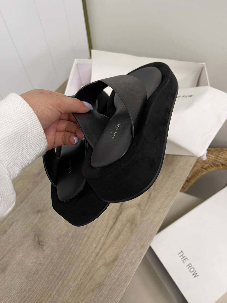 Повседневные шлепанцы The Row BP-32808 Повседневные шлепанцы The Row BP-32808