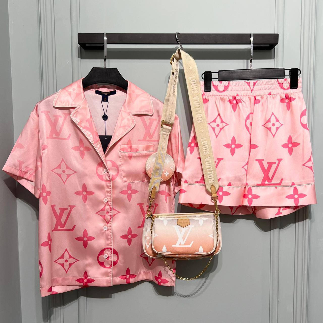 Премиум костюм Louis Vuitton BP-16120 Премиум костюм Louis Vuitton BP-16120