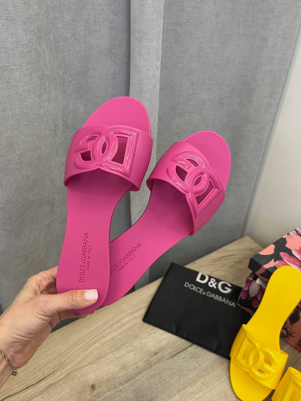 Трендовые шлепанцы Dolce & Gabbana BP-51205 Трендовые шлепанцы Dolce & Gabbana BP-51205