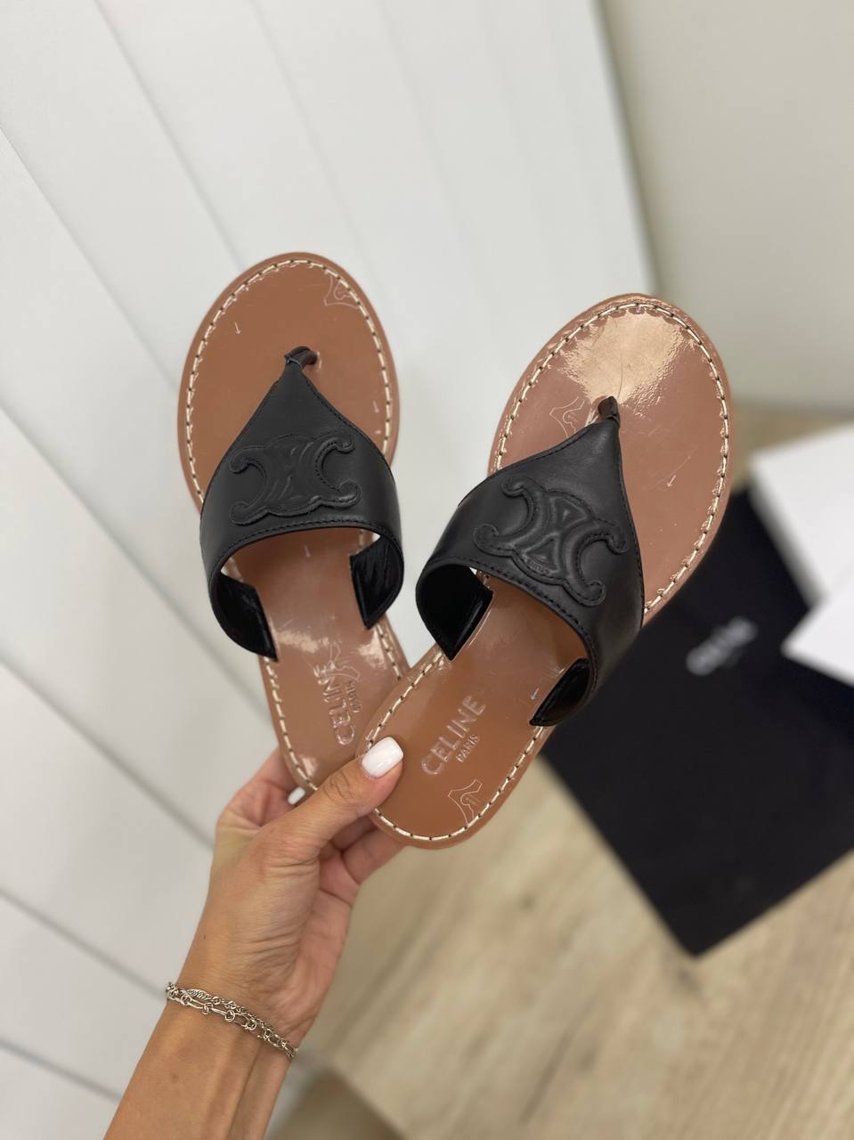 Дизайнерские шлёпанцы Celine BP-16609 Дизайнерские шлёпанцы Celine BP-16609