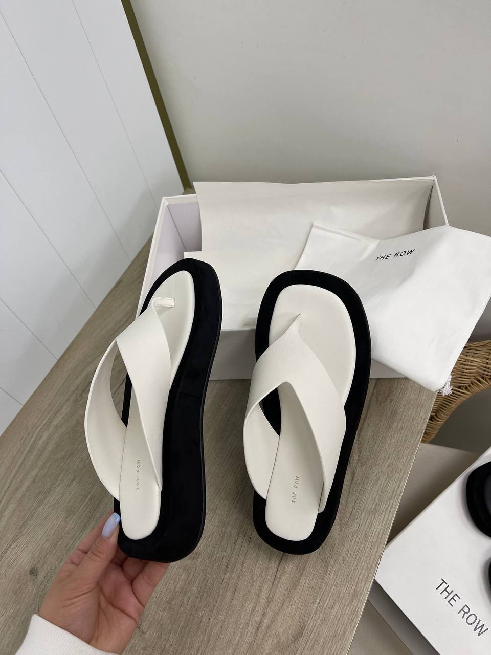 Премиум шлепанцы The Row BP-32807 Премиум шлепанцы The Row BP-32807