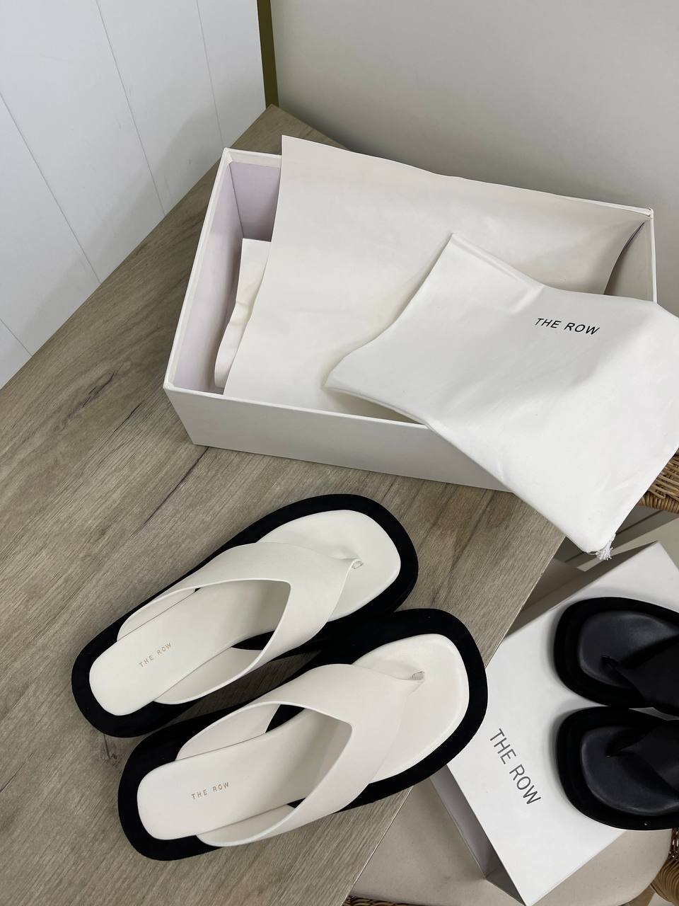 Премиум шлепанцы The Row BP-32807 Премиум шлепанцы The Row BP-32807