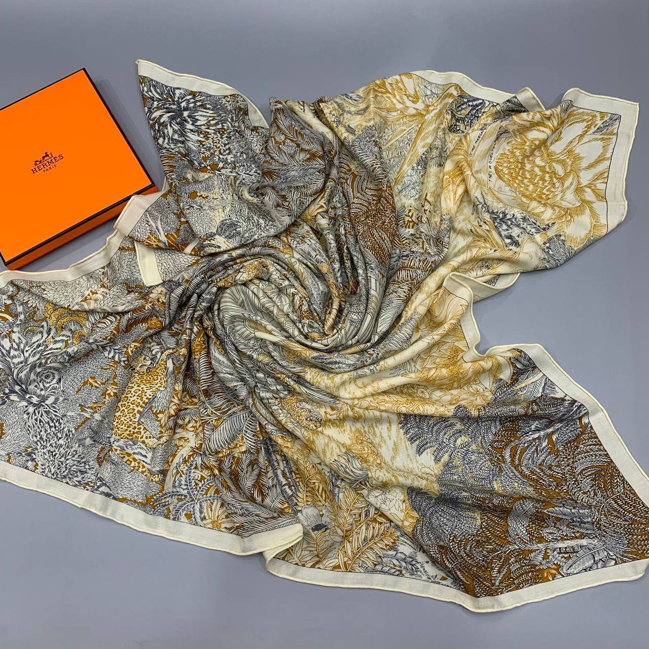 Коллекционный платок Hermes BP-20640 Коллекционный платок Hermes BP-20640