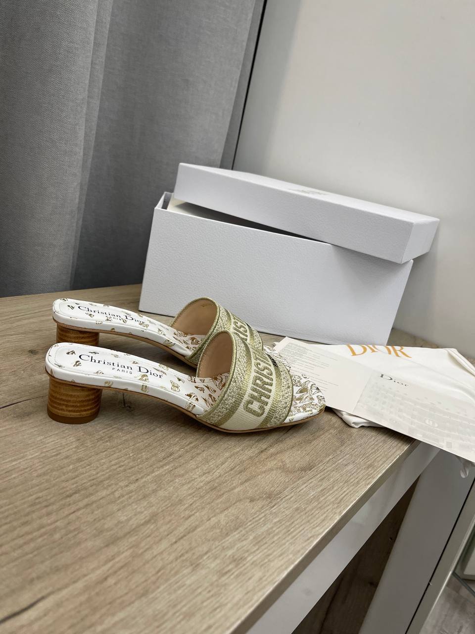 Премиум шлепанцы Christian Dior BP-46981 Премиум шлепанцы Christian Dior BP-46981