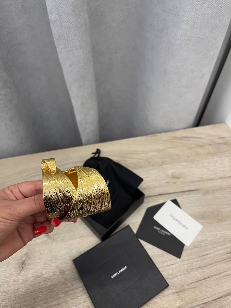 Трендовый браслет Yves Saint Laurent BP-47618 Трендовый браслет Yves Saint Laurent BP-47618